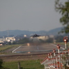 着陸灯と離陸していくイーグル