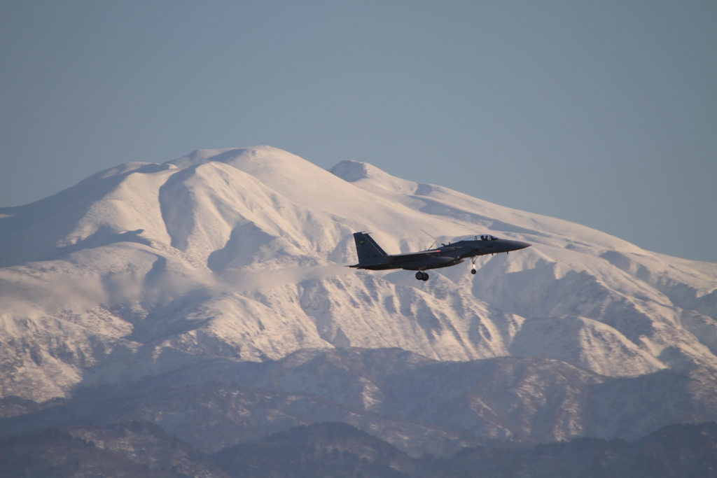 白山バックの航空自衛隊戦闘機F15Jイーグル