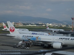 伊丹空港で日本航空特別塗装機集結