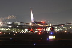 伊丹空港 練炭撮影 ボーイング777