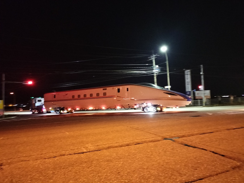 北陸新幹線陸送　先頭車両