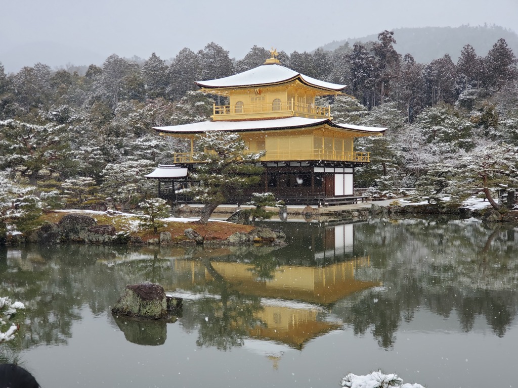 雪景色金閣寺