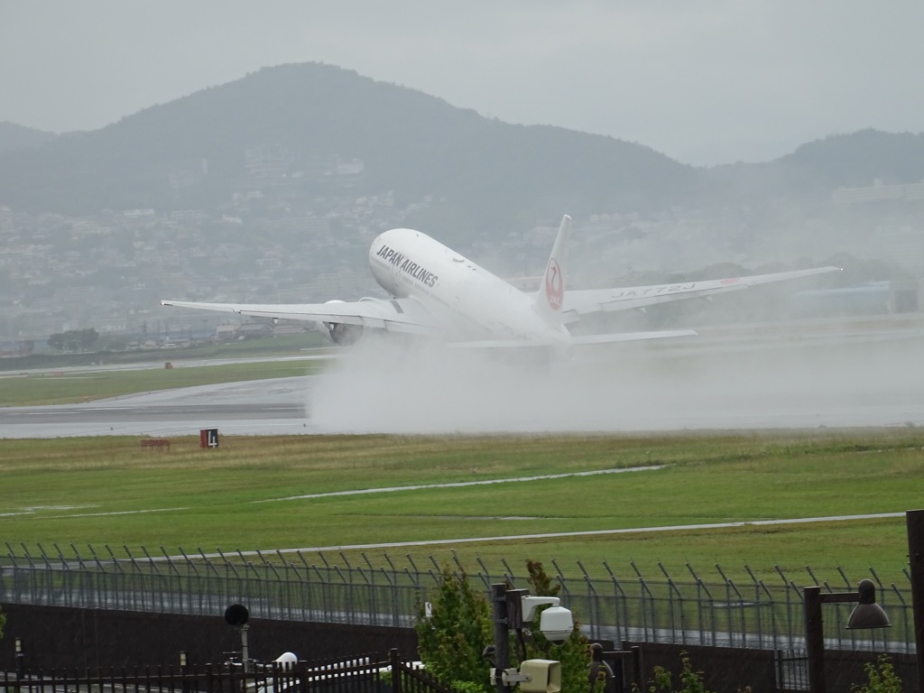 雨の中のテイクオフ