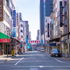 休日のビジネス街