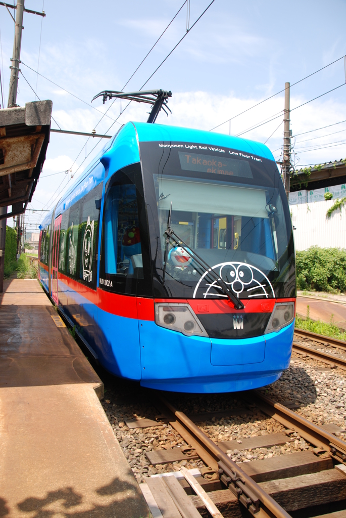 ドラえもん電車万葉線