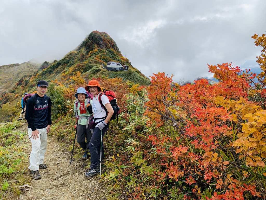 紅葉の八海山　薬師岳から地蔵岳を望む