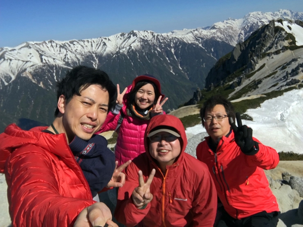 燕山荘前　立山方面バック