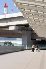 高架橋の団欒