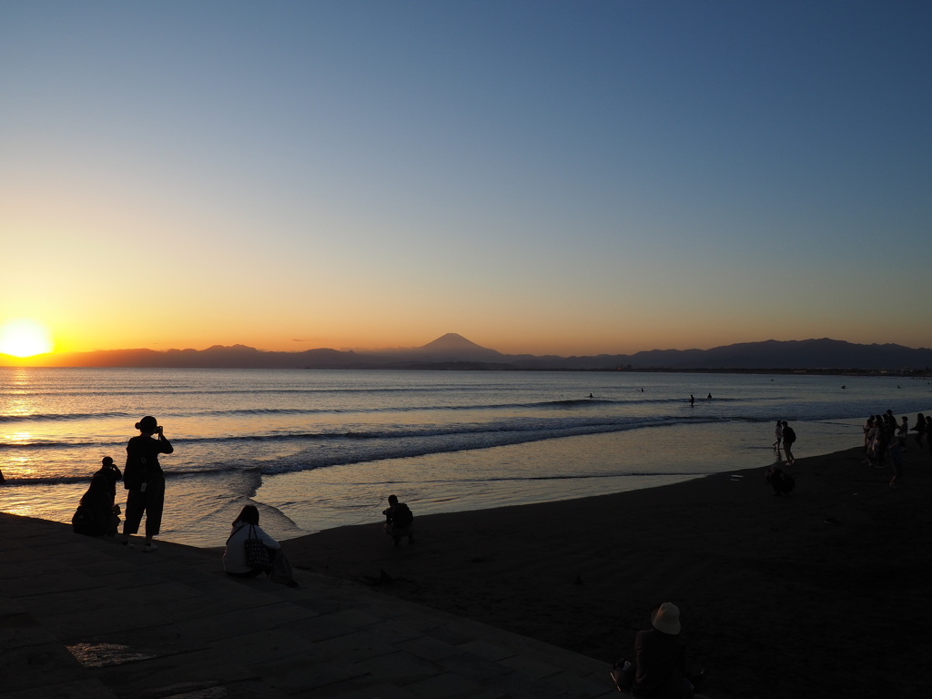 片瀬海岸　富士山　夕日