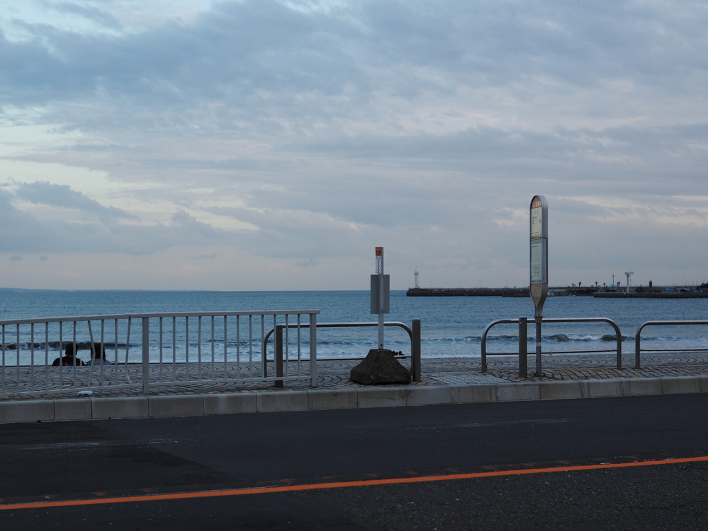 江ノ島 夕暮れ バス停