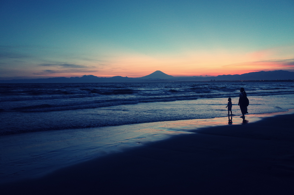 2023 夏 片瀬海岸の夕暮れ