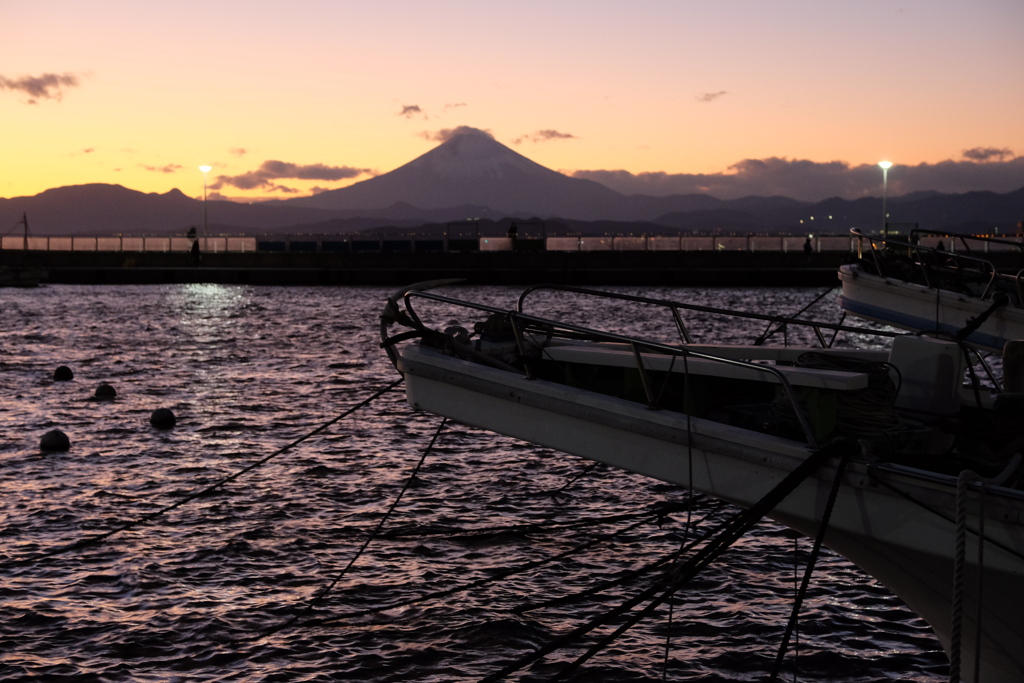 夕活　片瀬漁港　富士山