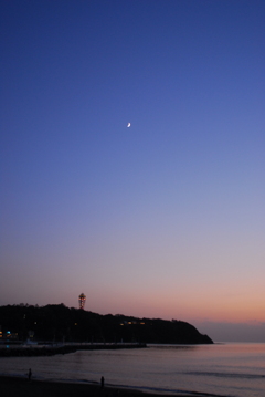 月　薄暮　江ノ島