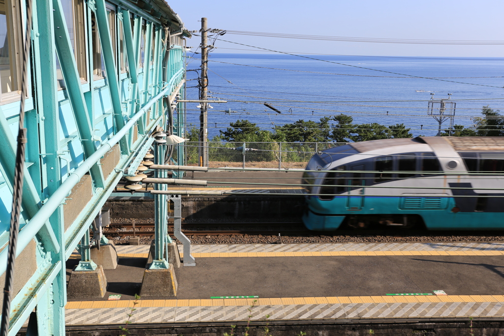 海　かける　橋と列車