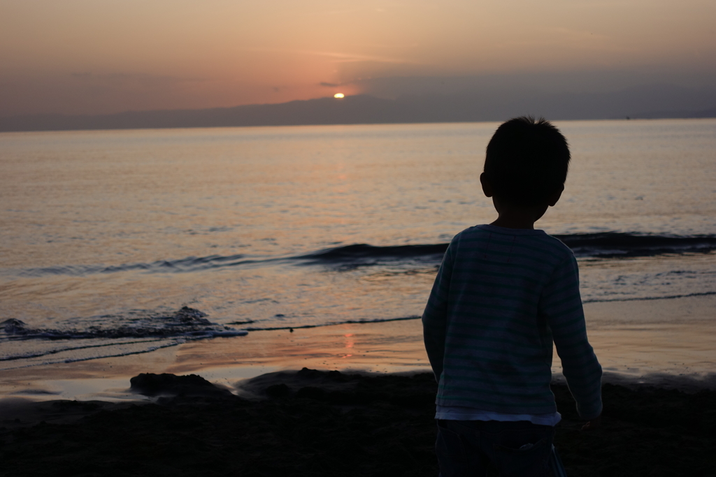 海　遊ぶ　誰そ彼