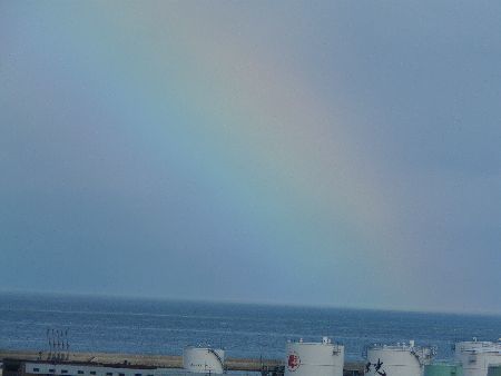 海と虹