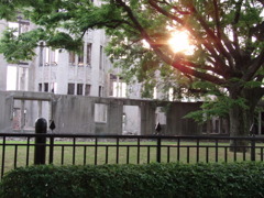 夕暮れの原爆ドーム