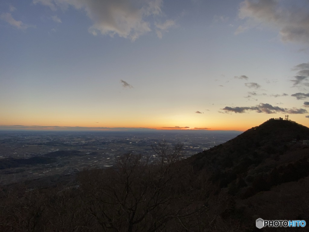 男体山と沈む夕日