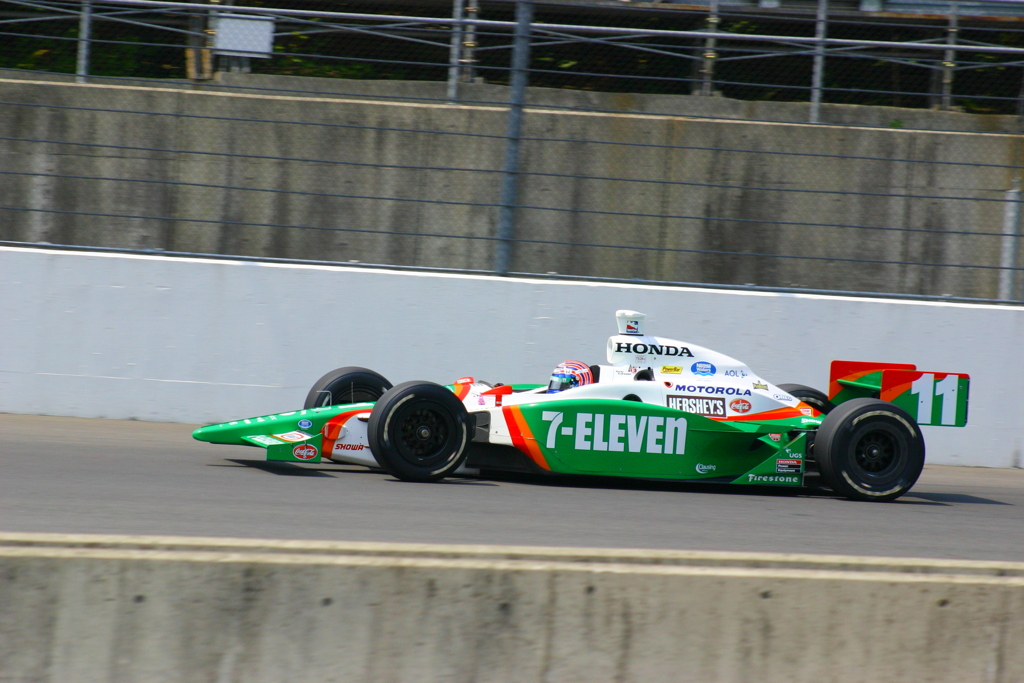 Andretti Green Racing　T．カナーン NO,11