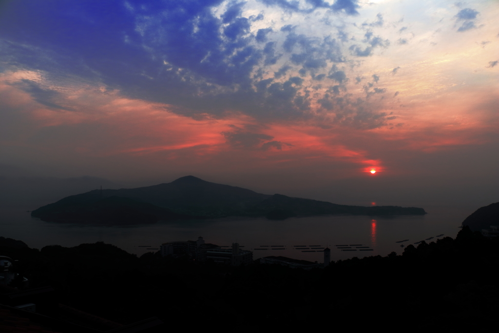 菅島から昇る朝日