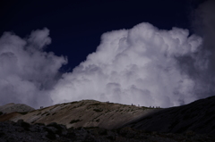 坂の向こうの雲