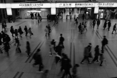 蠢く影