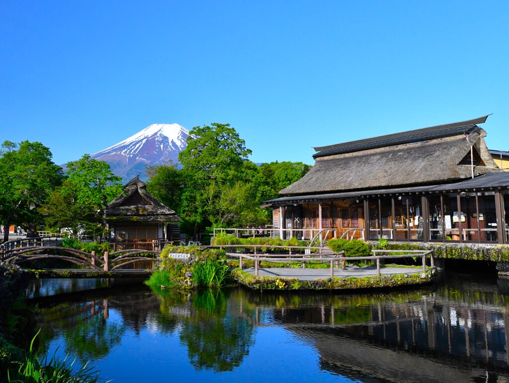 茅葺屋根と