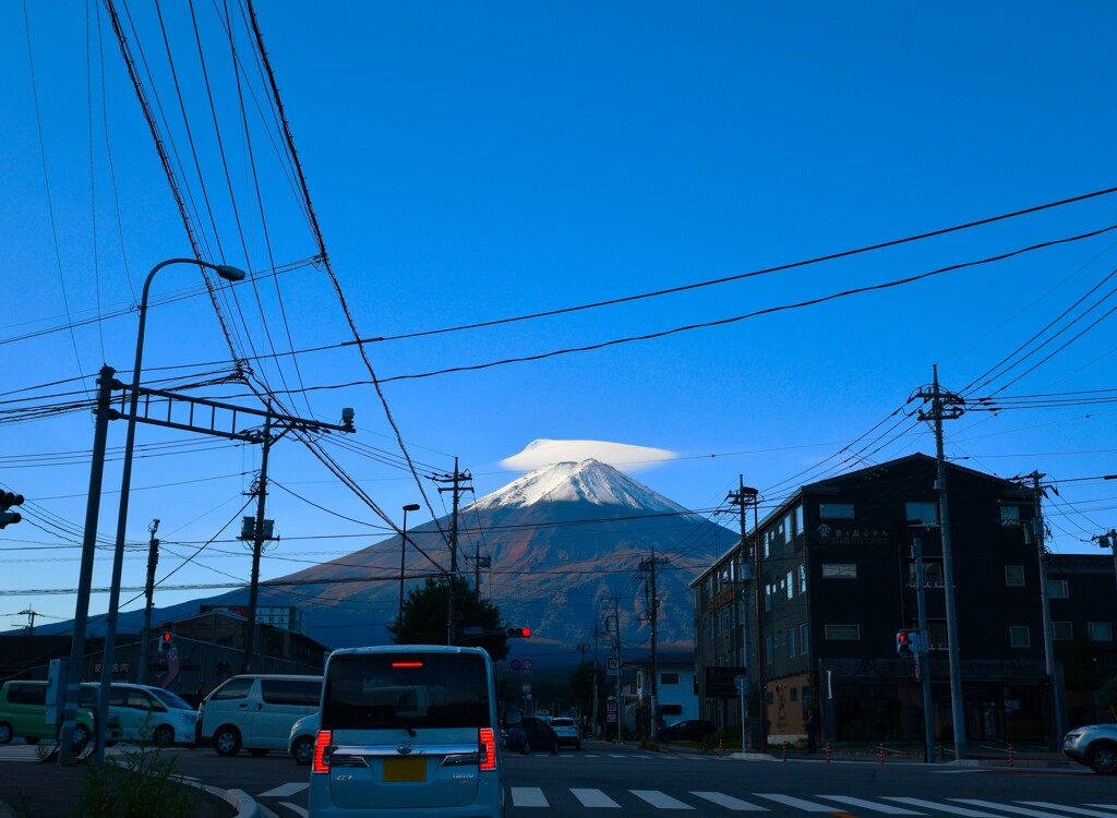 信号待ちにて