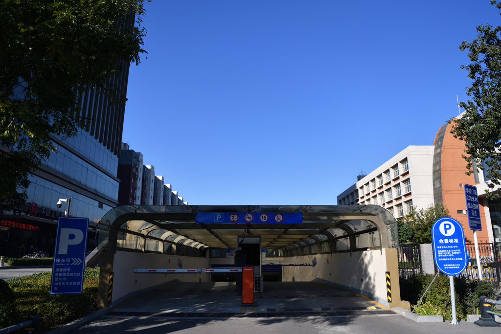 出入口と青空