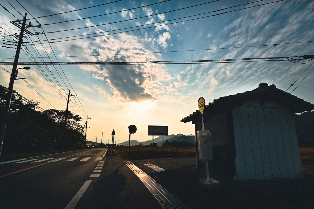 バス停から見る夕焼け