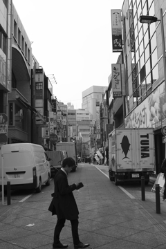 繁華街の朝