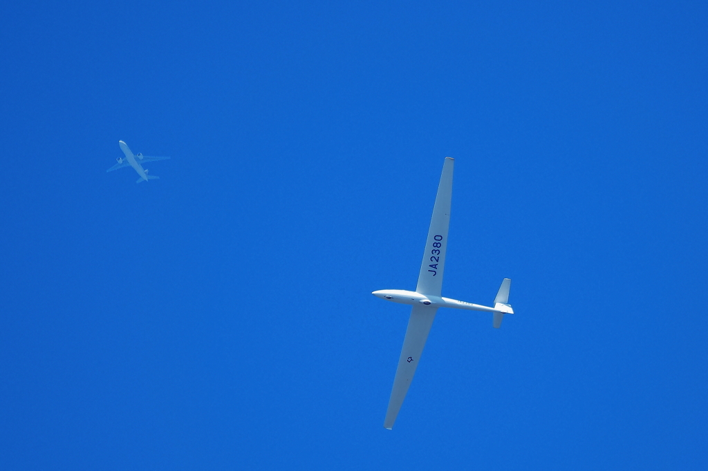 グライダーと飛行機