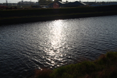 夕暮れの川