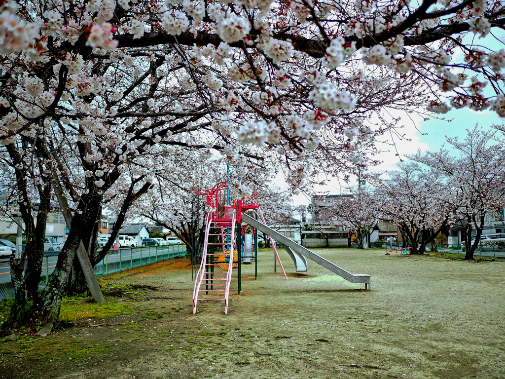 誰もいない公園