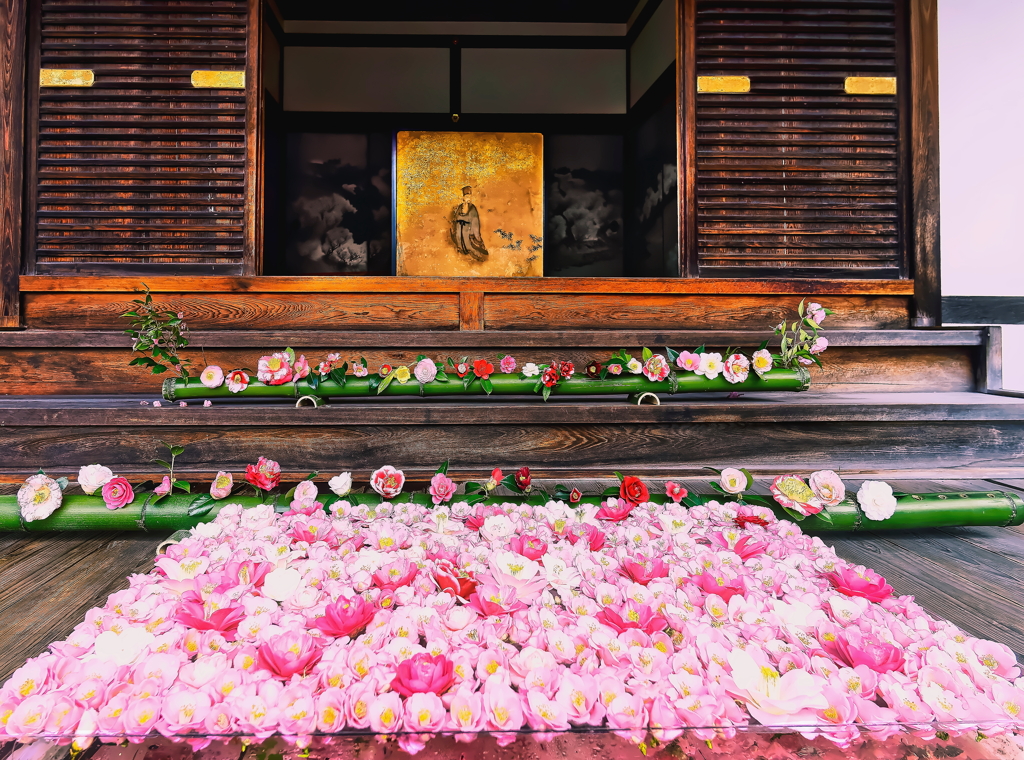 椿の寺　霊鑑寺