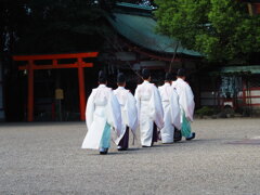 神社の朝