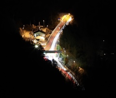 トンネルの前