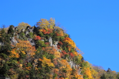 断崖絶壁の紅葉