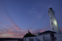 夕日の灯台