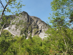 新緑の穂高、屏風岩