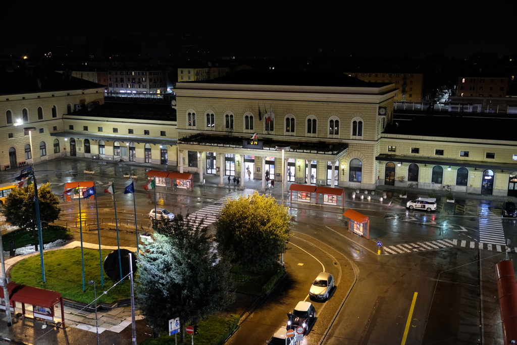 夜のボローニャ駅