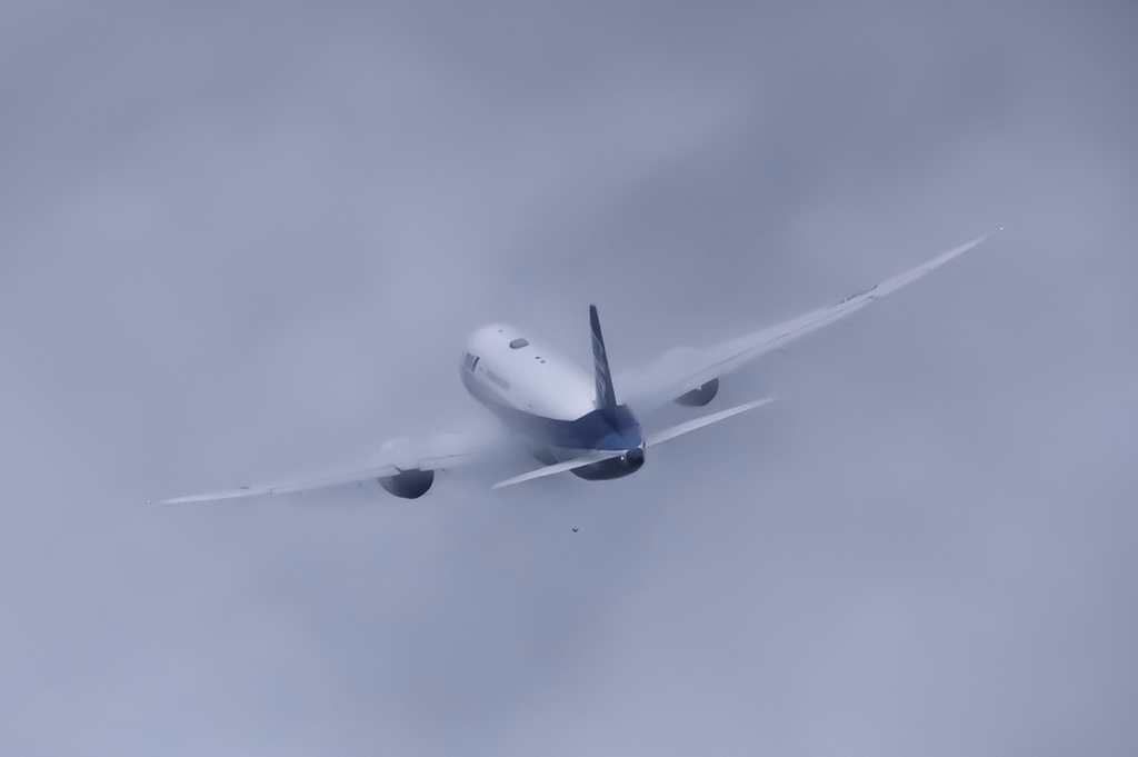 雨雲の中へ