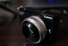 20mm/f1.7 を付けた姿が好き