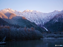 早朝の穂高の山々。