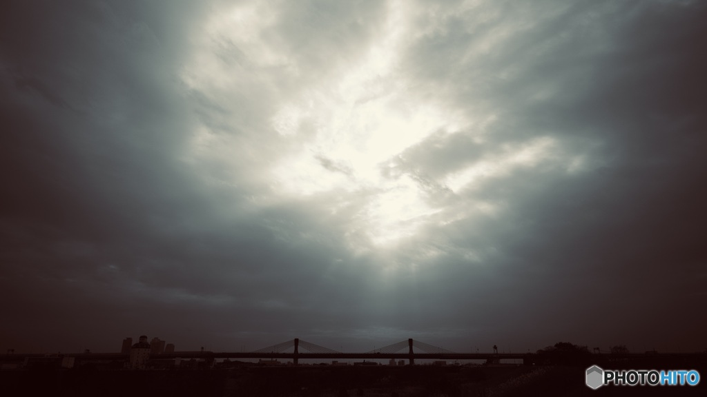 ど〜んより曇り空。