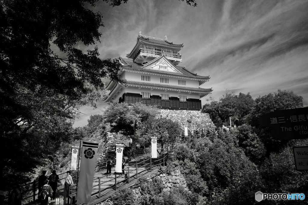 秋の雲と岐阜城