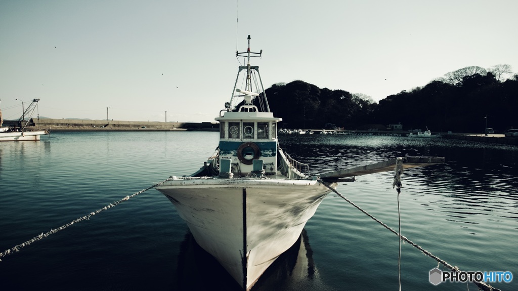 小さな漁港にて。