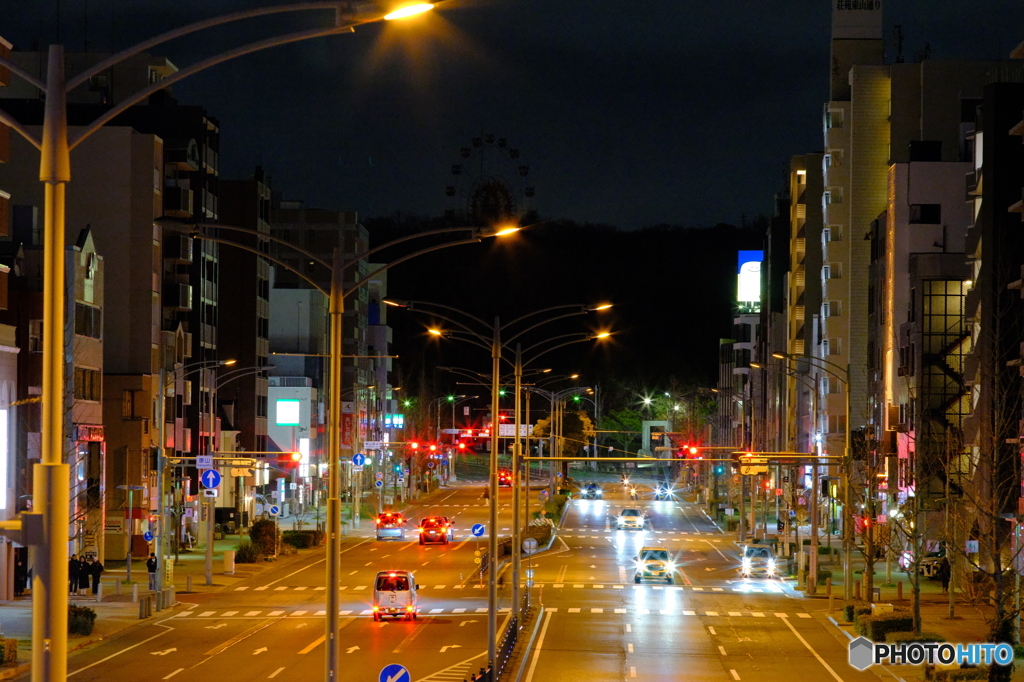ひと気がなく車もまばら。
