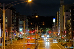 ひと気がなく車もまばら。