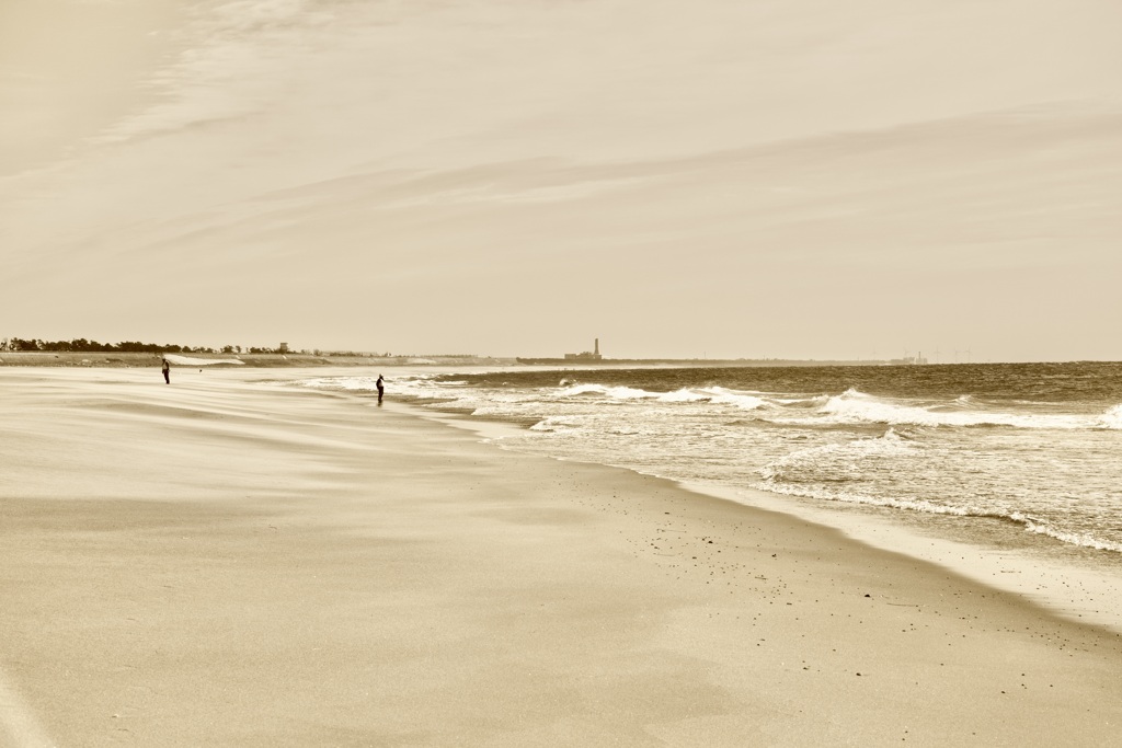 北風吹き荒れる遠州灘。